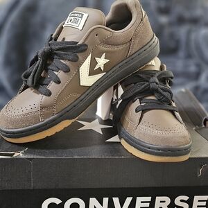 Converse Men And Women Brown Low-Top Sneakers with Star Chevron